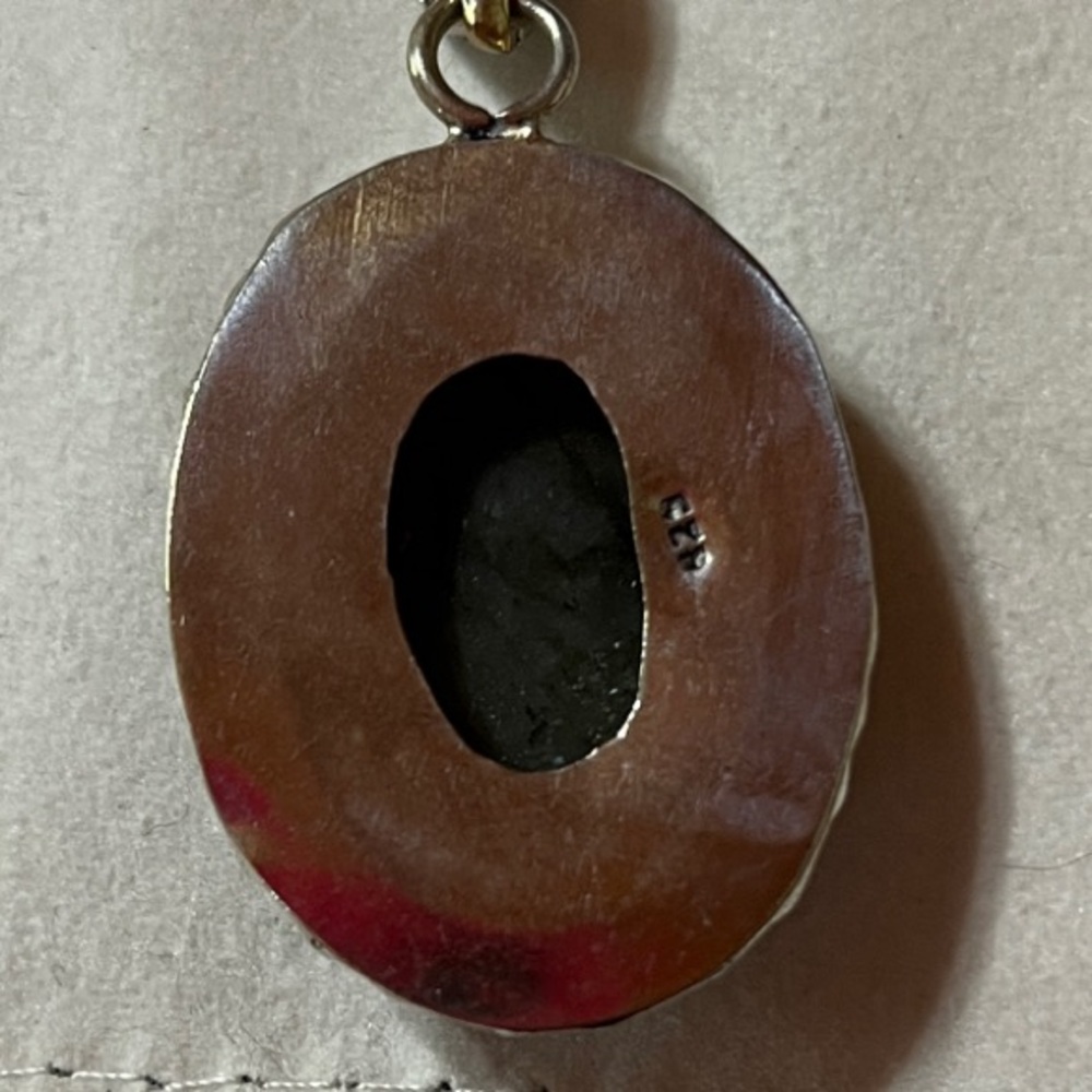 Elegant Sterling Silver and Labradorite Pendant Necklace - Picture 4 of 5